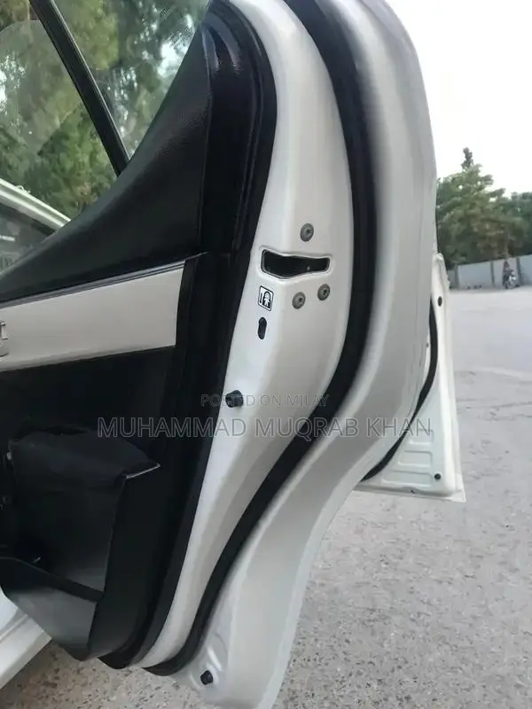 Toyota Corolla XLI Sedan - Low Mileage Reliable Sedan