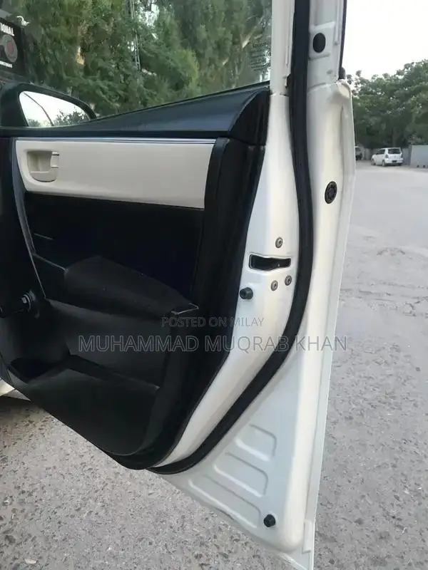 Toyota Corolla XLI Sedan - Low Mileage Reliable Sedan