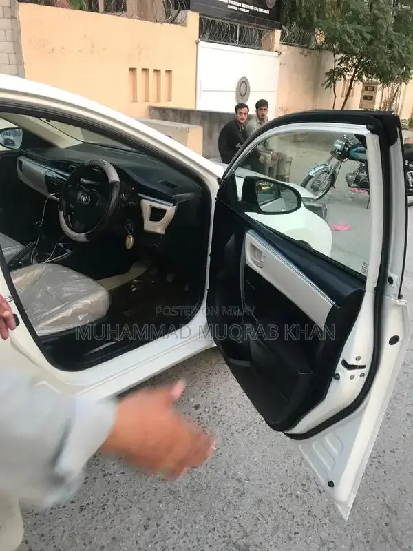 Toyota Corolla XLI Sedan - Low Mileage Reliable Sedan