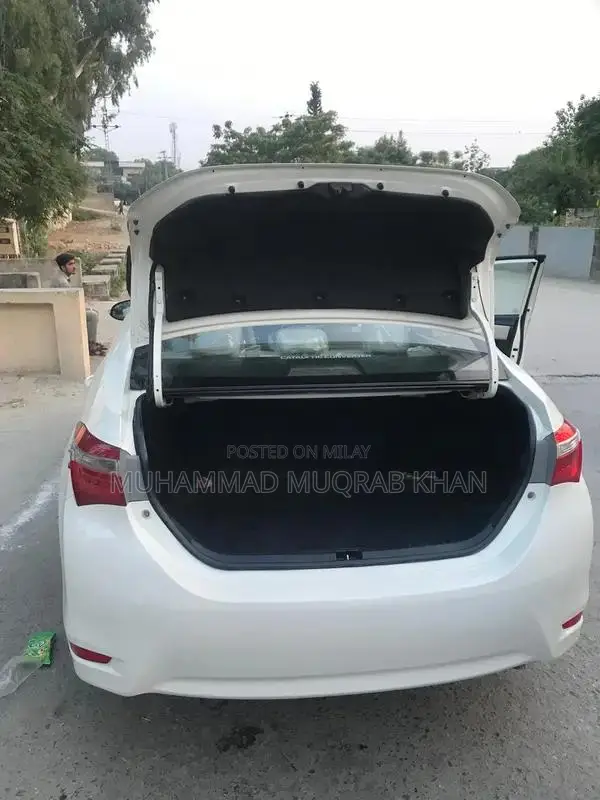 Toyota Corolla XLI Sedan - Low Mileage Reliable Sedan