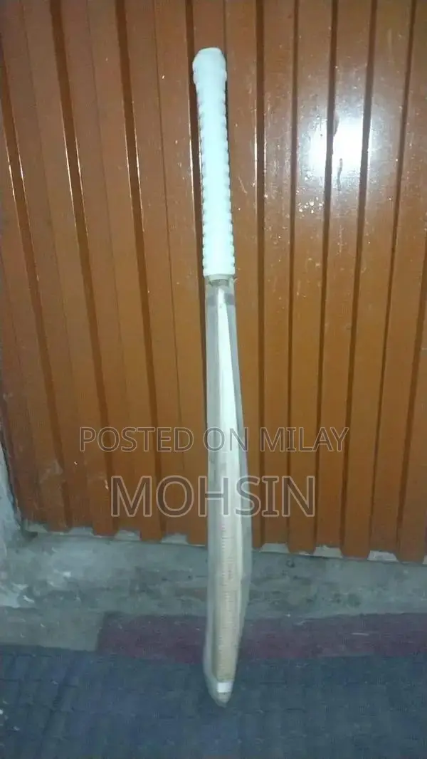 Premium English Willow Cricket Bat for Professional Players