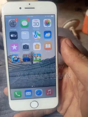 Photo - Apple iPhone 7 32GB Smartphone