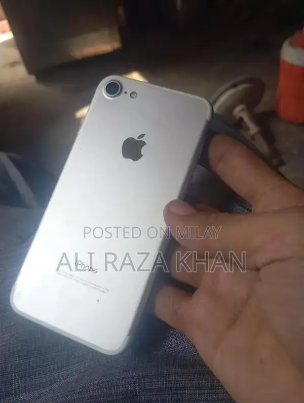 Apple iPhone 7 32GB Smartphone