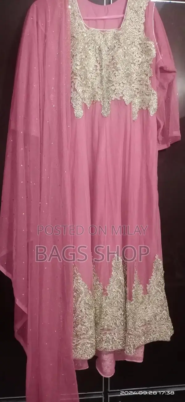 Elegant Maxi Dress for Versatile Styling