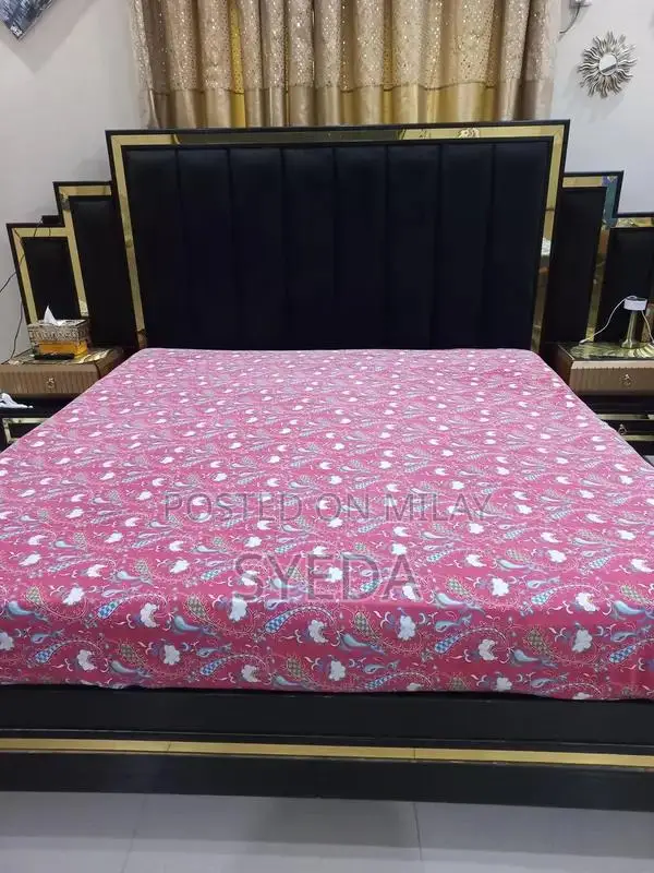 Bed and Matching Dressing Table Set in Pristine Condition