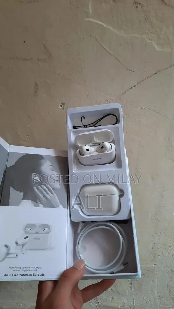 High-Capacity Portable Fitness Tracker with Long Battery Life