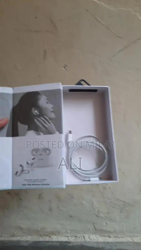 High-Capacity Portable Fitness Tracker with Long Battery Life