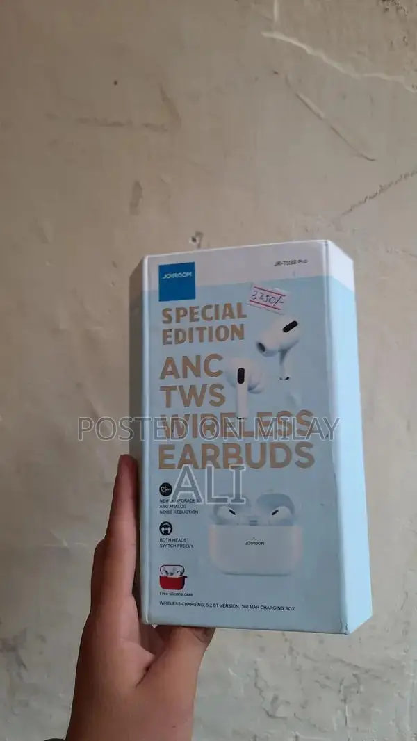 High-Capacity Portable Fitness Tracker with Long Battery Life