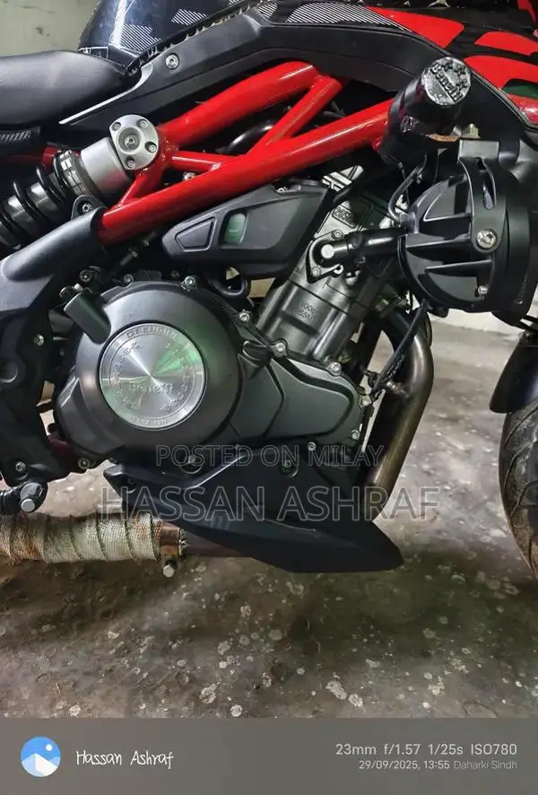 Benelli 302s Motorcycle - Pristine Condition Low Mileage