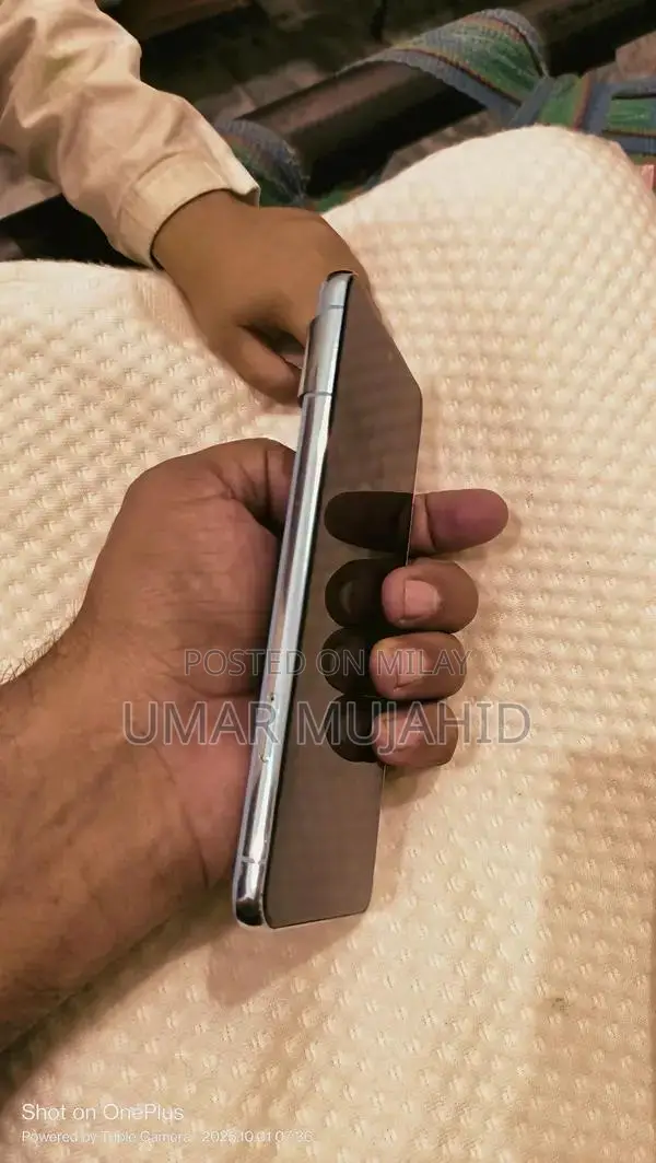 Pixel 8 Premium Smartphone Gold Edition 12GB RAM 256GB Storage