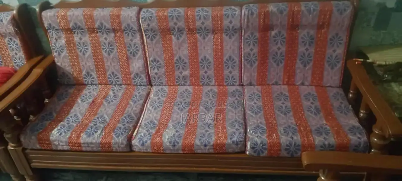 5-Seater Sofa in Like-New Condition