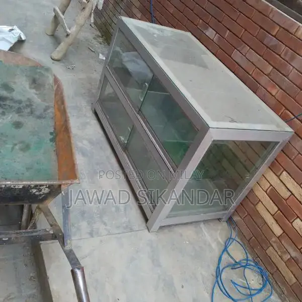 Glass and Aluminum Counter Display Unit