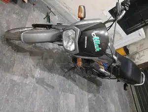 Well-Maintained Motorcycle for Sale - Low Mileage Commuter Bike