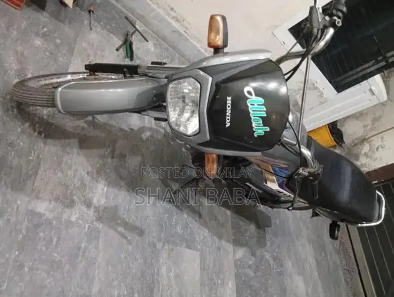 Well-Maintained Motorcycle for Sale - Low Mileage Commuter Bike