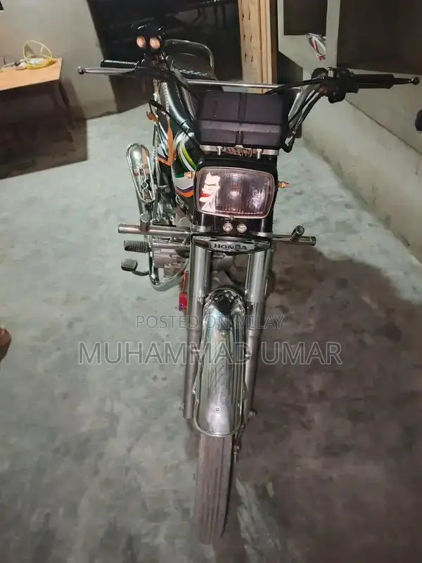 Honda CG125 Motorcycle - Classic Two-Wheeler