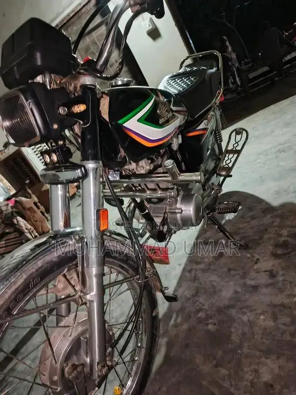 Honda CG125 Motorcycle - Classic Two-Wheeler