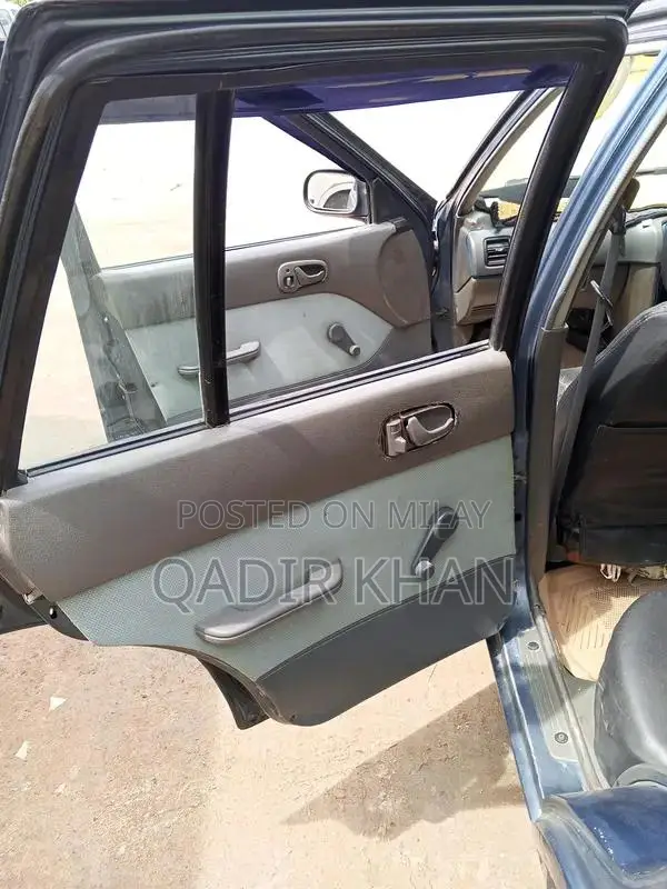 Suzuki Cultus Compact Sedan - Reliable Urban Transportation