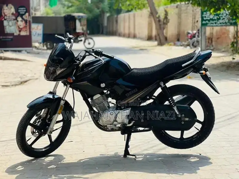 Yamaha YBR 125 Motorcycle - Reliable Black Urban Commuter