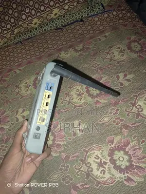 High-Performance Wireless Router with Strong Signal Coverage