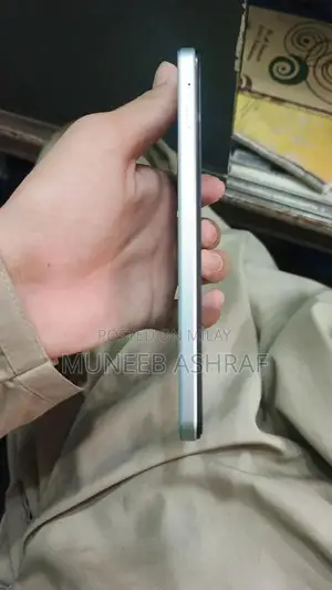 Vivo Y18 Smartphone - 6/128GB Storage, Excellent Condition