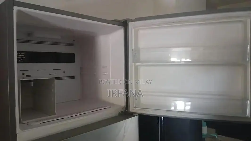 Hitachi Inverter Refrigerator with Dual Cooling System