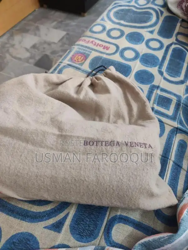 Authentic Bottega Veneta Designer Handbag in Pristine Condition