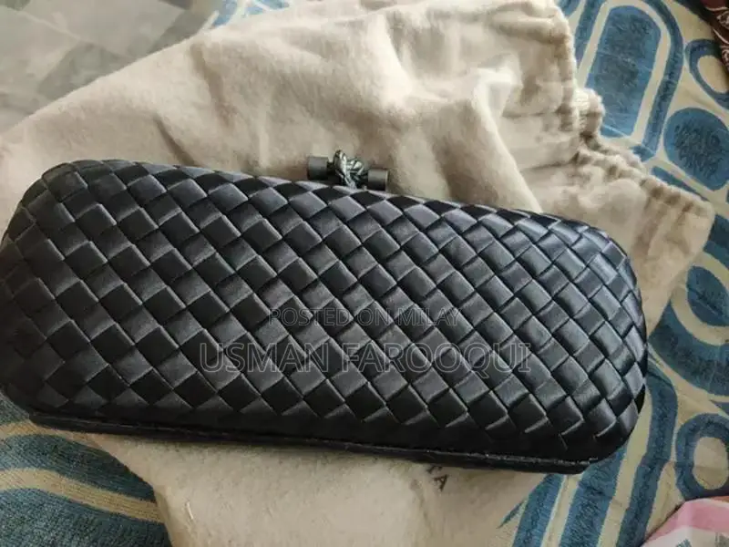 Authentic Bottega Veneta Designer Handbag in Pristine Condition