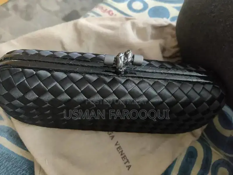 Authentic Bottega Veneta Designer Handbag in Pristine Condition