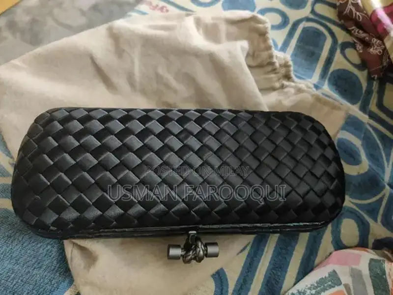 Authentic Bottega Veneta Designer Handbag in Pristine Condition