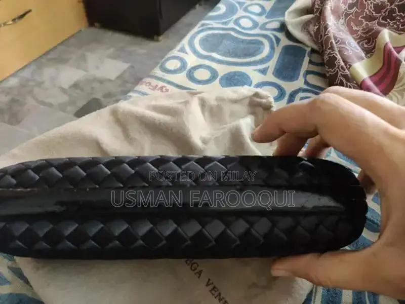 Authentic Bottega Veneta Designer Handbag in Pristine Condition