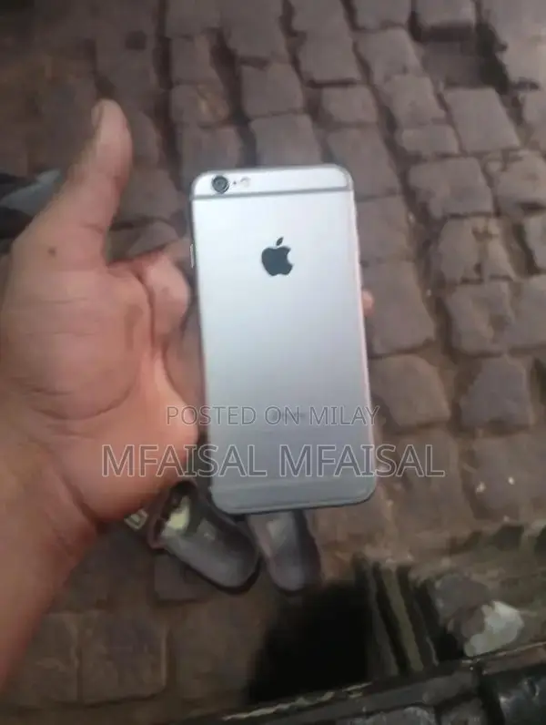 Unlocked Apple Smartphone 32GB White PTA Approved