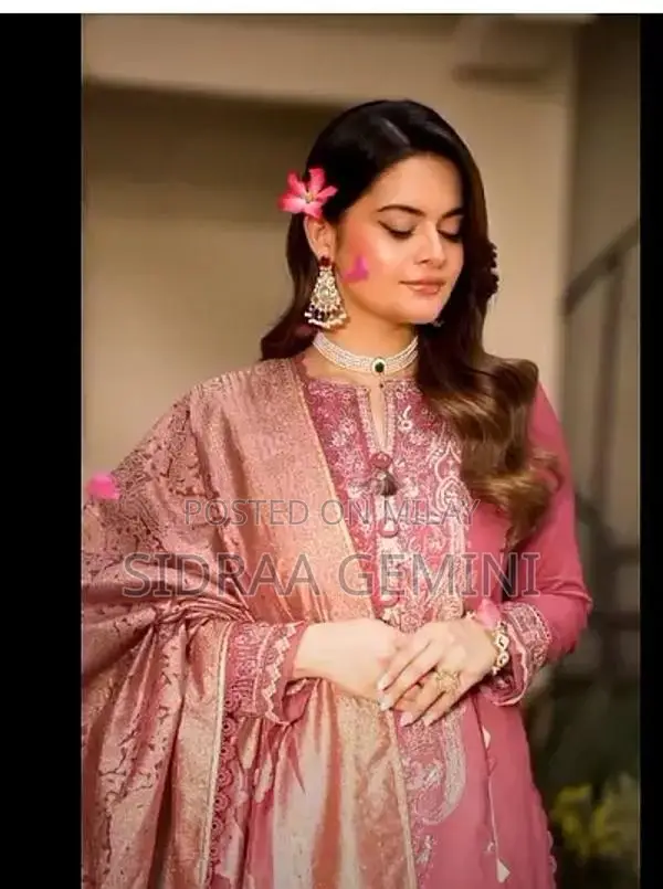 Elegant Asim Jofa Embroidered Lawn Party Wear Suit