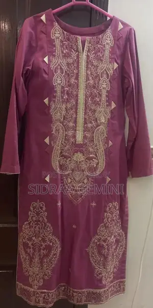 Elegant Asim Jofa Embroidered Lawn Party Wear Suit