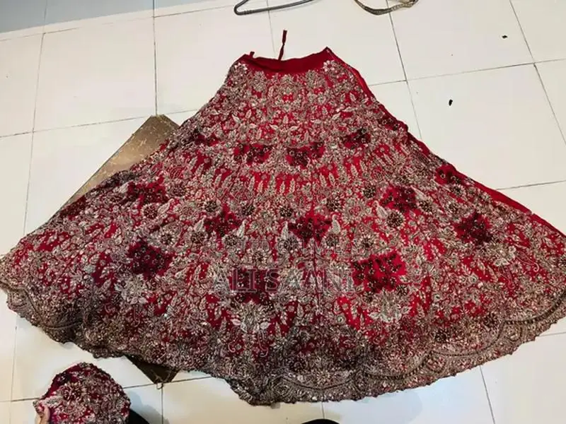 Elegant Bridal Lehnga in Small to Medium Size