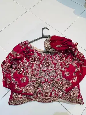 Elegant Bridal Lehnga in Small to Medium Size