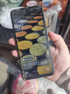 Redmi 13C Smartphone - Sleek Black Compact Design