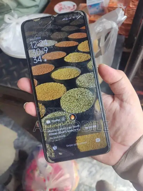 Redmi 13C Smartphone - Sleek Black Compact Design