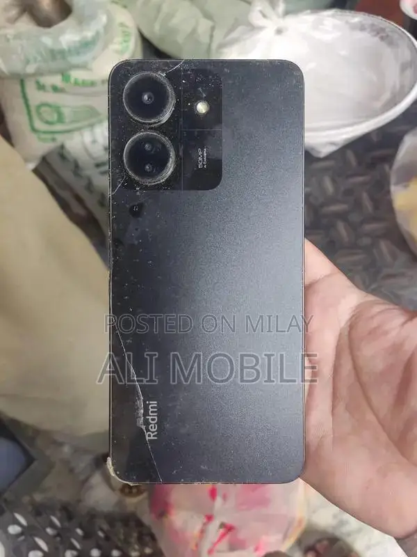 Redmi 13C Smartphone - Sleek Black Compact Design