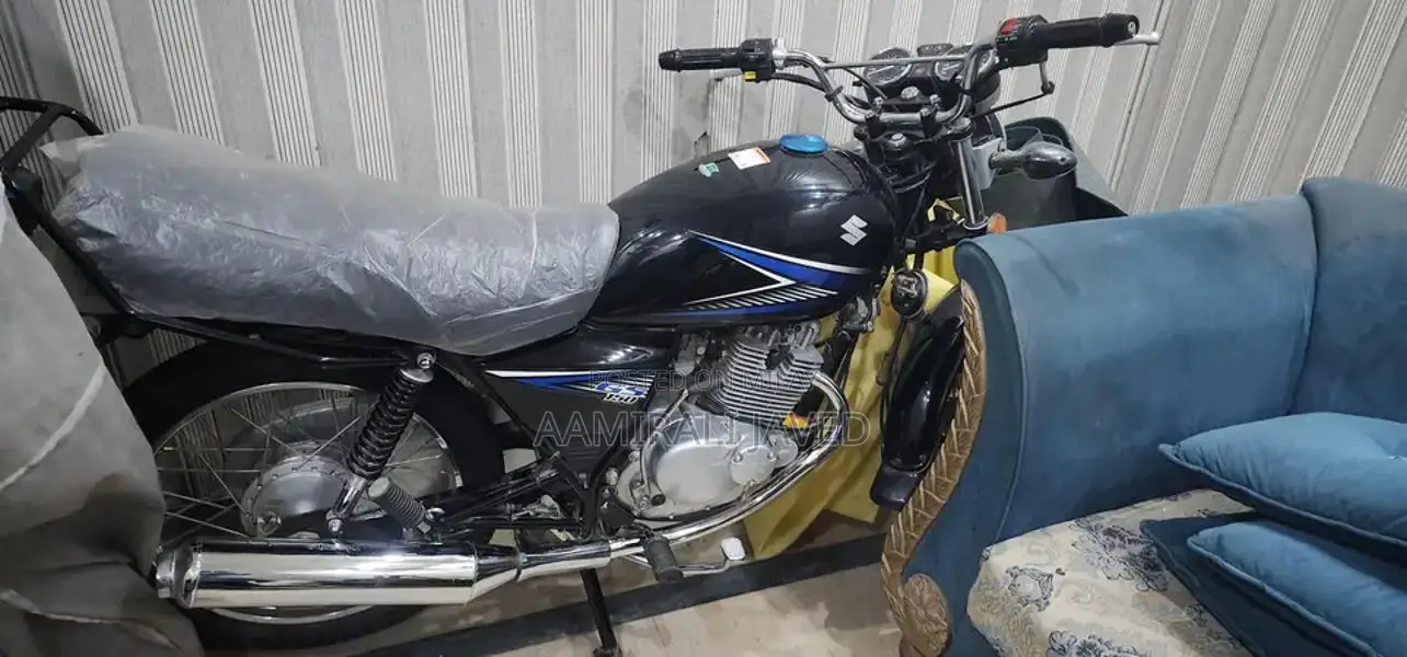 Suzuki 150 SE Motorcycle - Brand New Low Mileage Bike