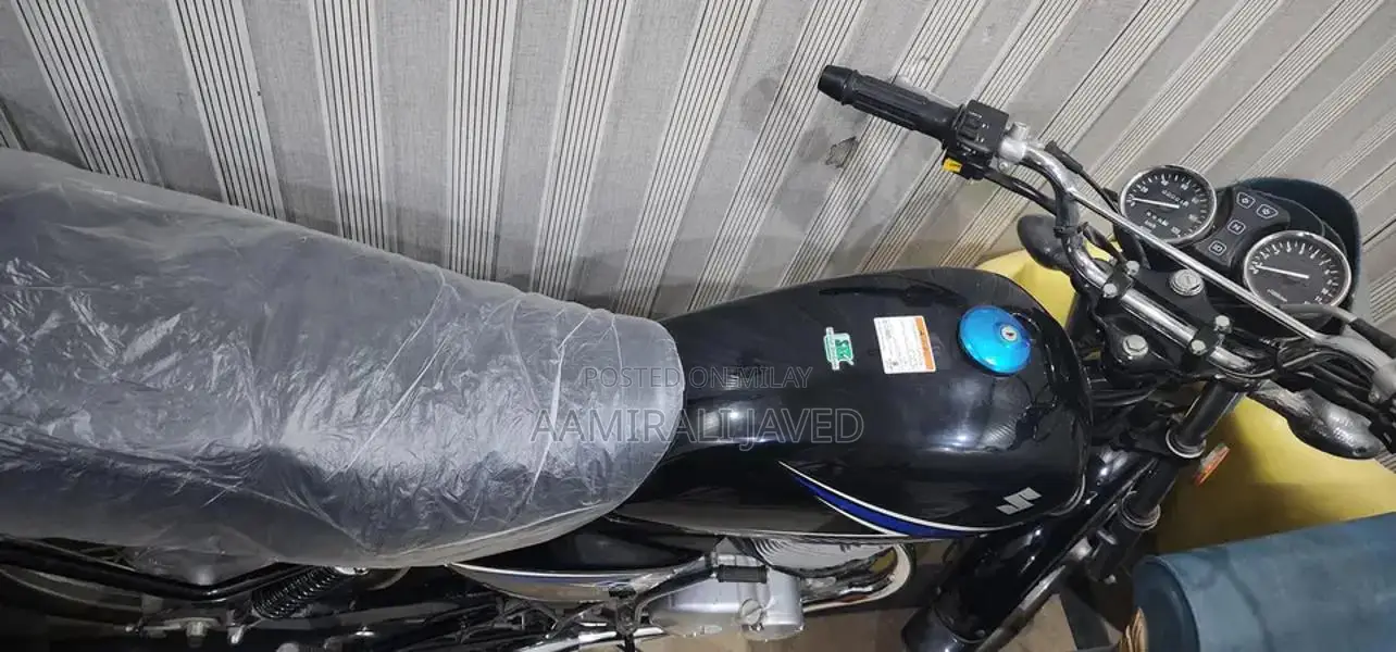 Suzuki 150 SE Motorcycle - Brand New Low Mileage Bike