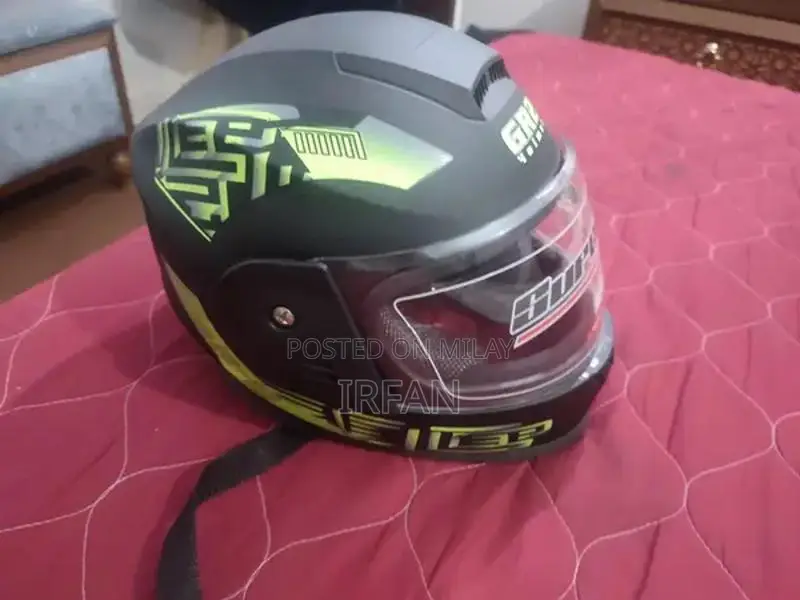 Lightweight Safety Bicycle Helmet for Active Cyclists