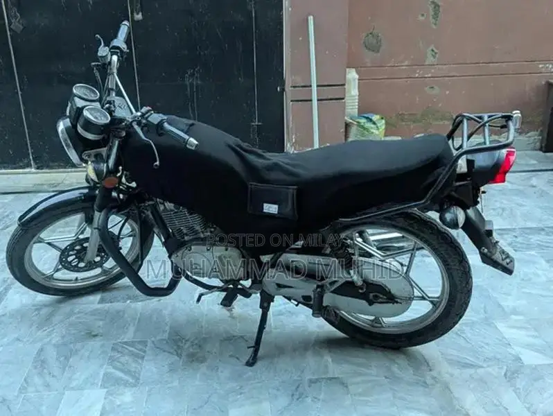 2014 Suzuki GS 150SE Motorcycle - Single Cylinder Bike