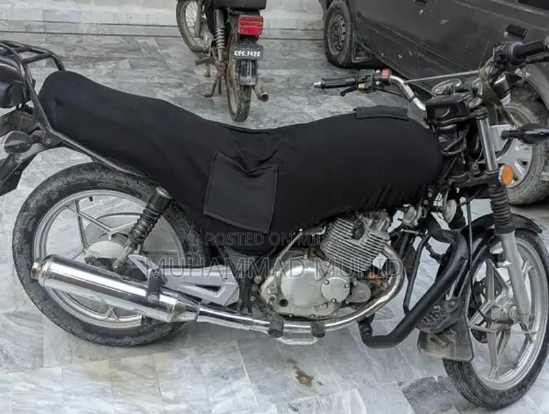 2014 Suzuki GS 150SE Motorcycle - Single Cylinder Bike