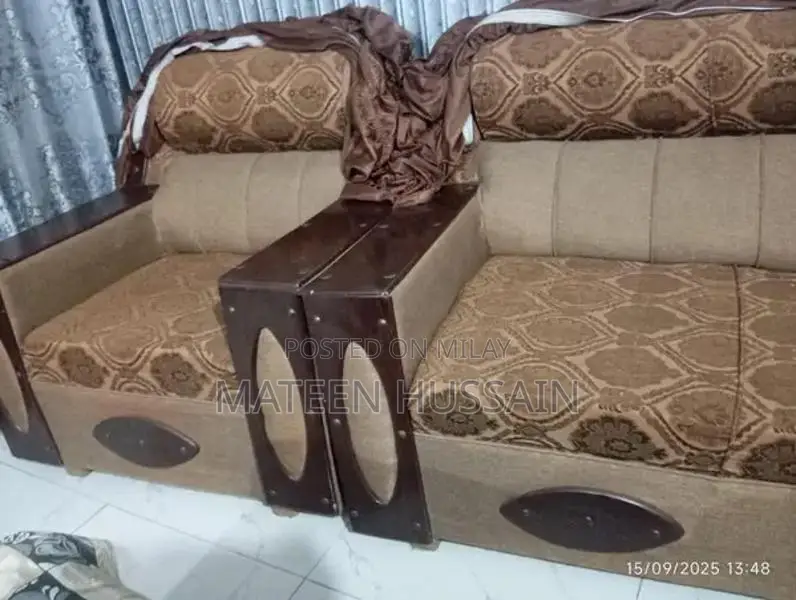 Comfortable Brown 5-Seater Sofa Set for Living Room