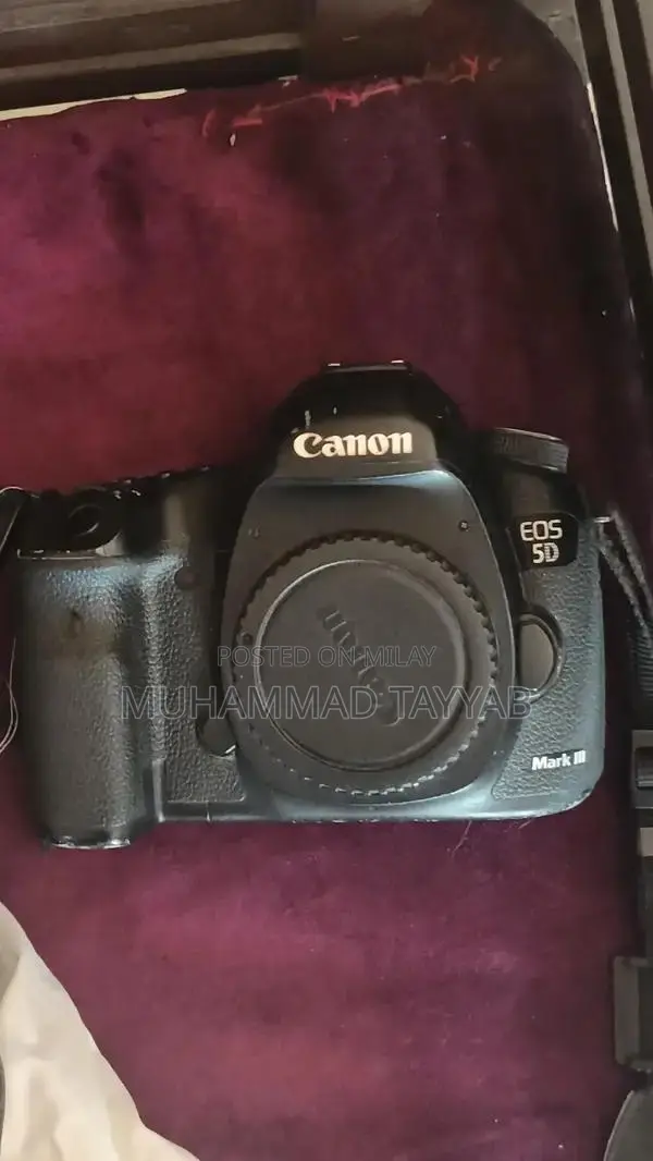 Canon 5D Mark III Professional DSLR Camera with 24-70mm Lens