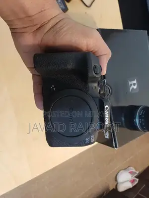 Canon R10 Mirrorless Camera with RF 18-150mm Zoom Lens