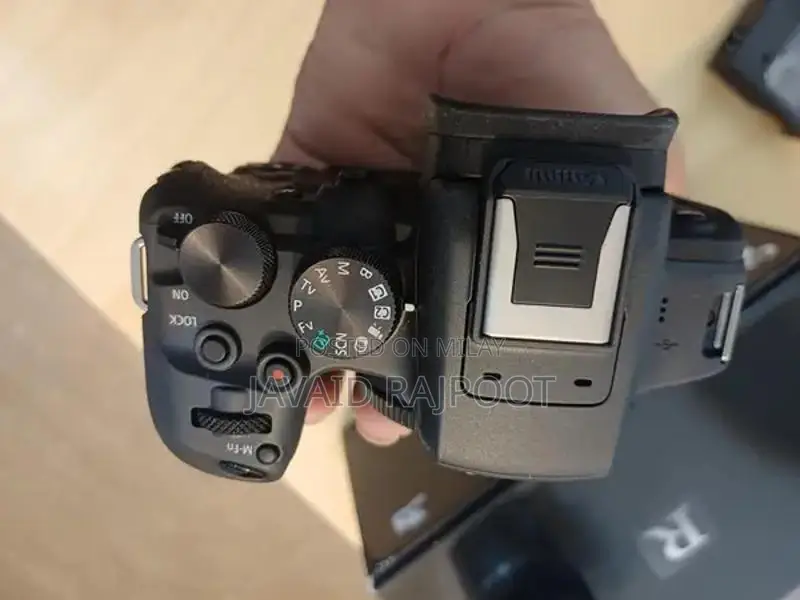 Canon R10 Mirrorless Camera with RF 18-150mm Zoom Lens