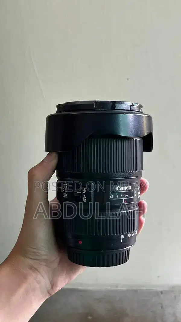 Canon Professional Ultra-Wide Zoom 16-35mm Camera Lens