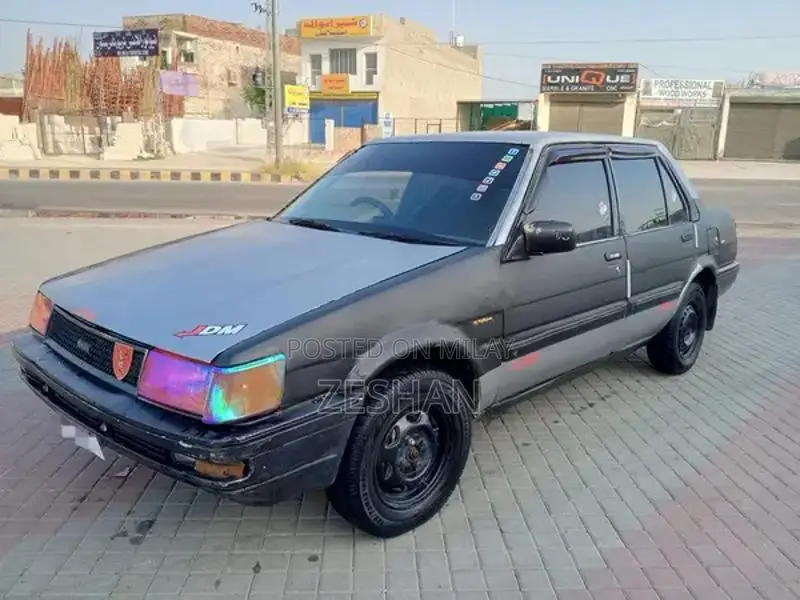 Toyota Corolla 1986 Sedan with Power Steering and LED Panel