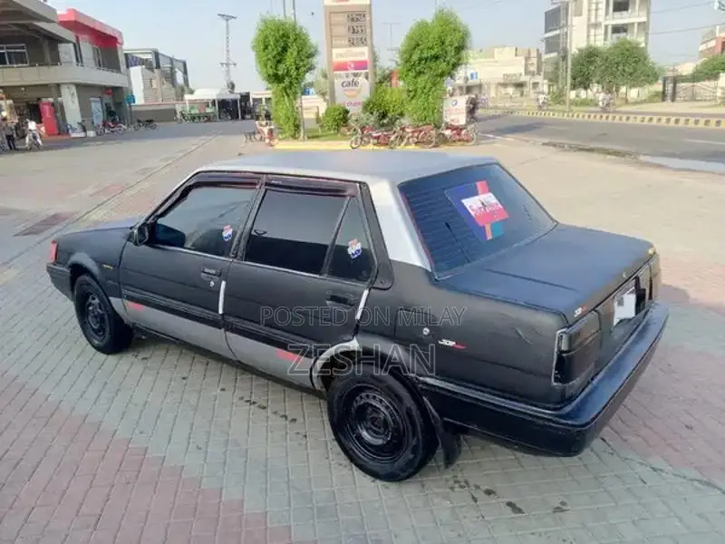 Toyota Corolla 1986 Sedan with Power Steering and LED Panel